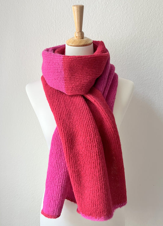 Alpaka Schal Damen zweifarbig in Rot & Knallpink – weich & handgefertigt
