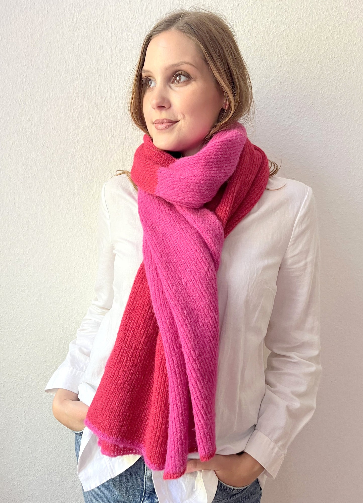 Alpaka Schal Damen zweifarbig in Rot & Knallpink – weich & handgefertigt