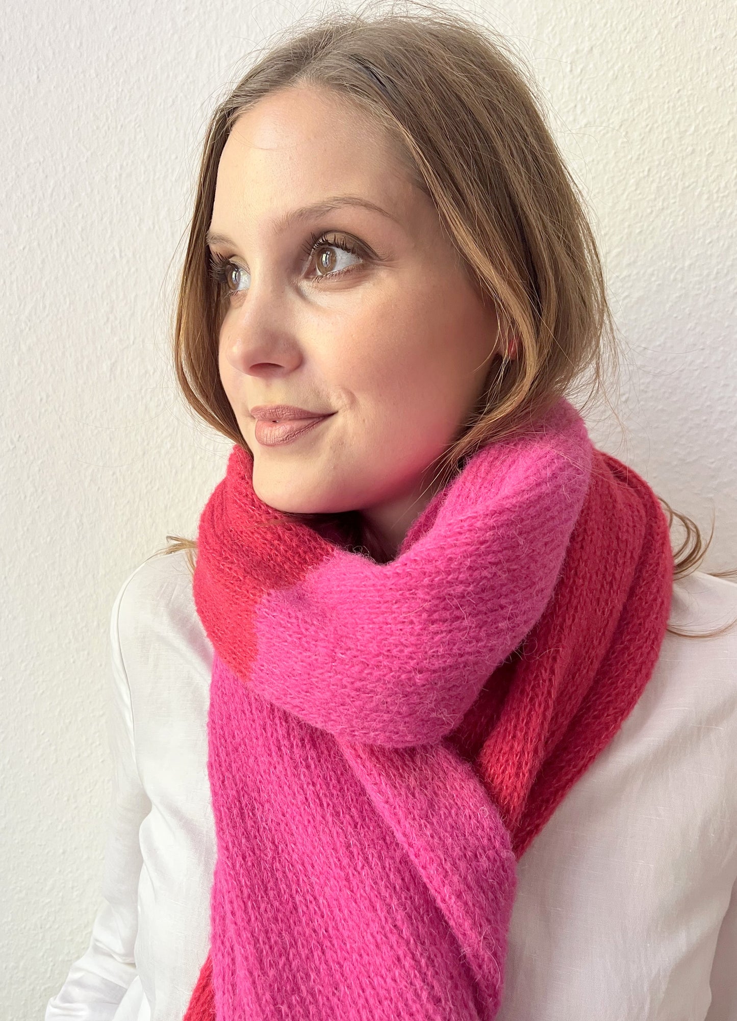 Alpaka Schal Damen zweifarbig in Rot & Knallpink – weich & handgefertigt