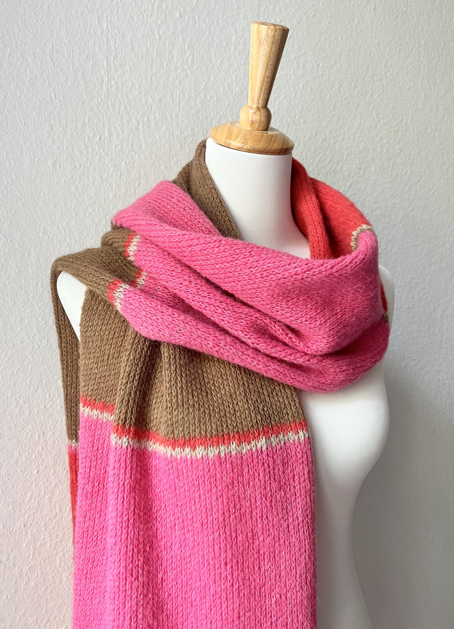 Gestreifter Alpaka Schal Damen mit Blockstreifen – weich, warm & handgefertigt aus Alpaka & Seide