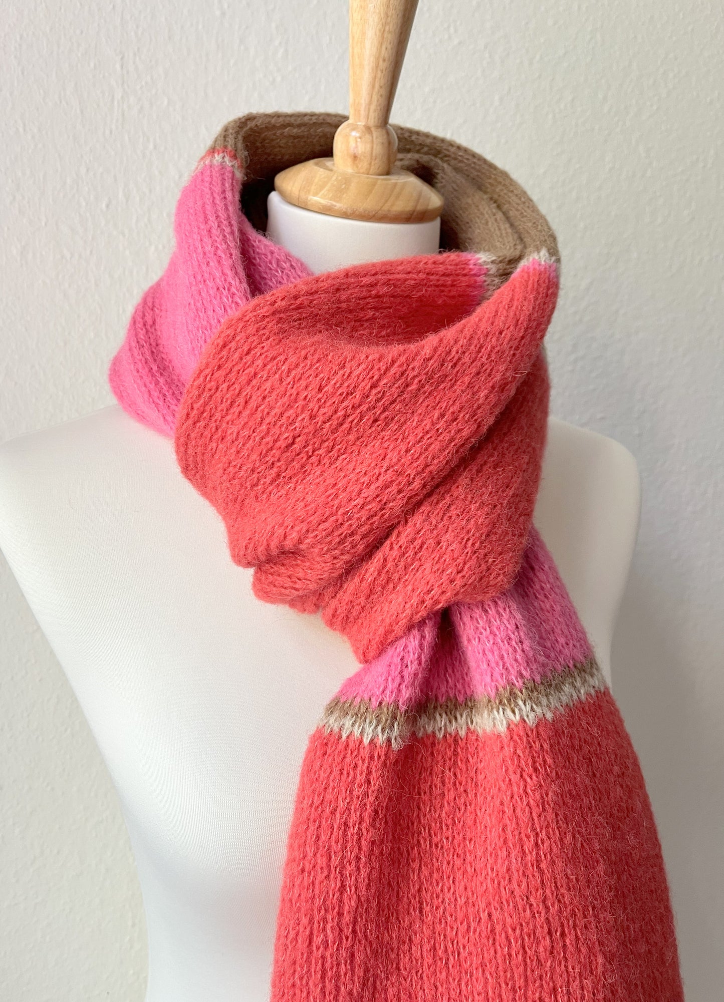 Gestreifter Alpaka Schal Damen mit Blockstreifen – weich, warm & handgefertigt aus Alpaka & Seide