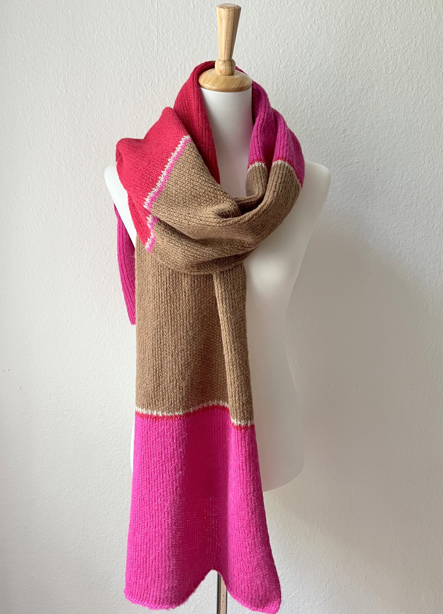 Gestreifter Alpaka Schal Damen mit Blockstreifen – weich, warm & handgefertigt aus Alpaka & Seide