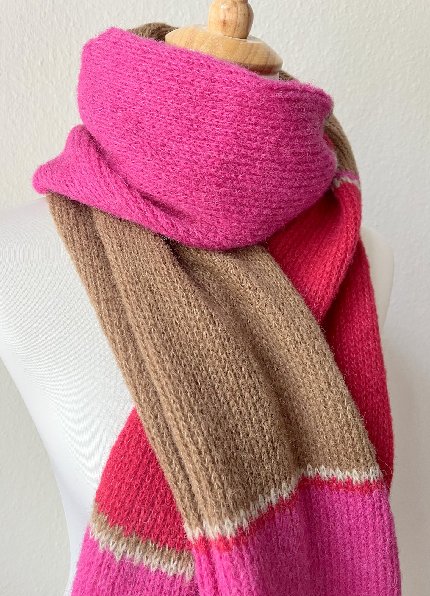 Gestreifter Alpaka Schal Damen mit Blockstreifen – weich, warm & handgefertigt aus Alpaka & Seide