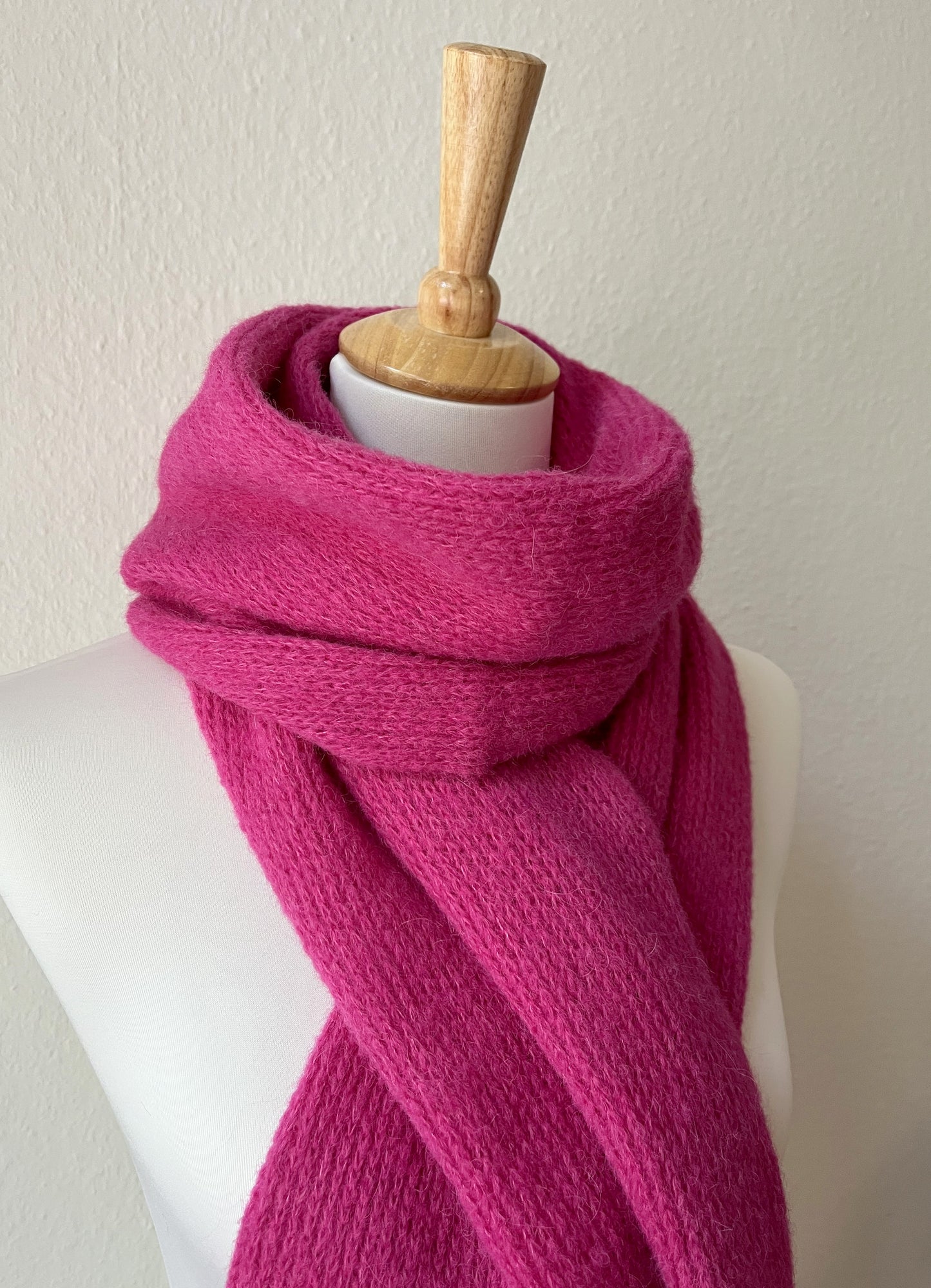 Knallpinker Alpaka Schal Damen – weich, warm & handgefertigt aus Alpaka & Seide