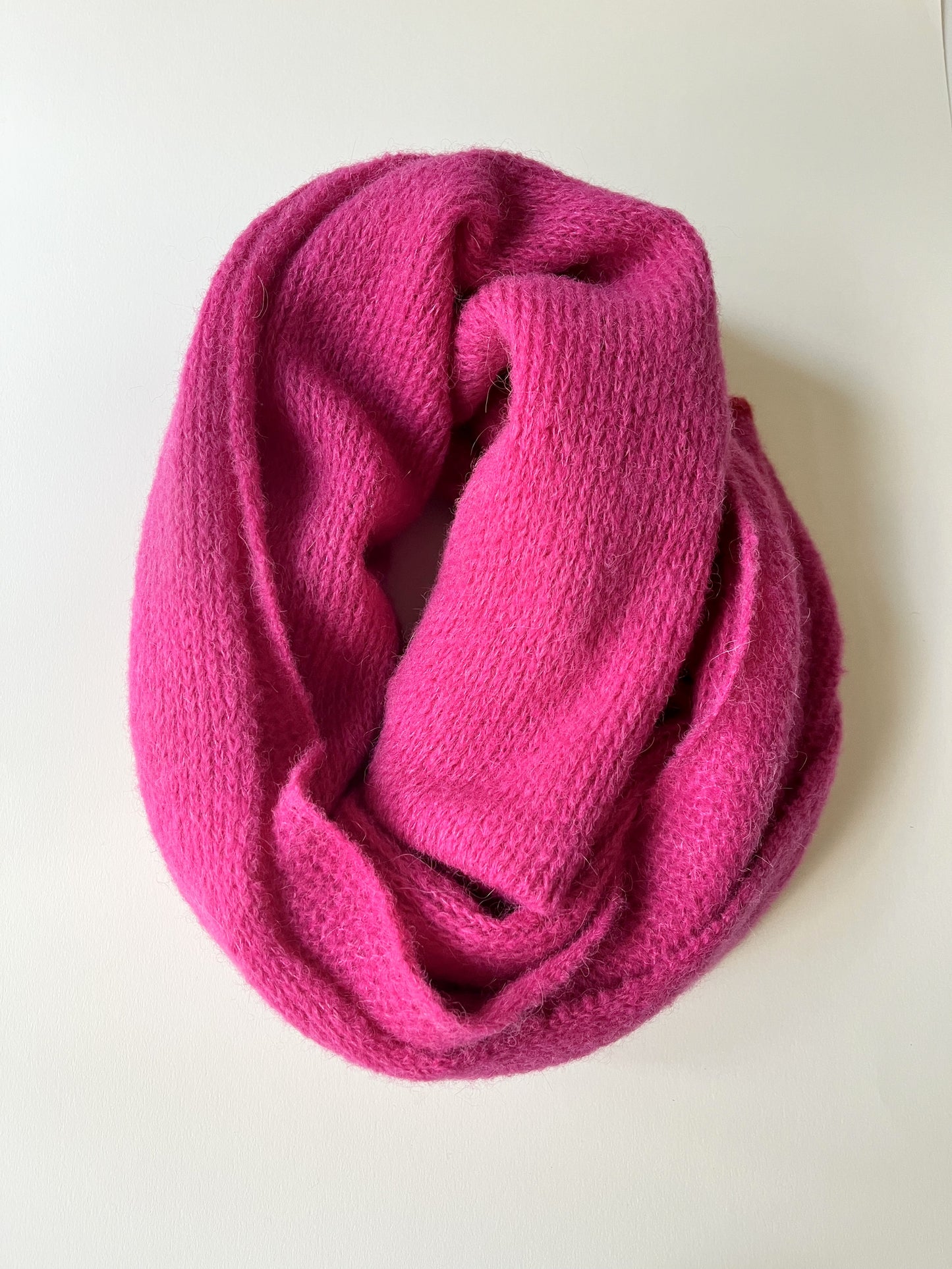 Knallpinker Alpaka Schal Damen – weich, warm & handgefertigt aus Alpaka & Seide