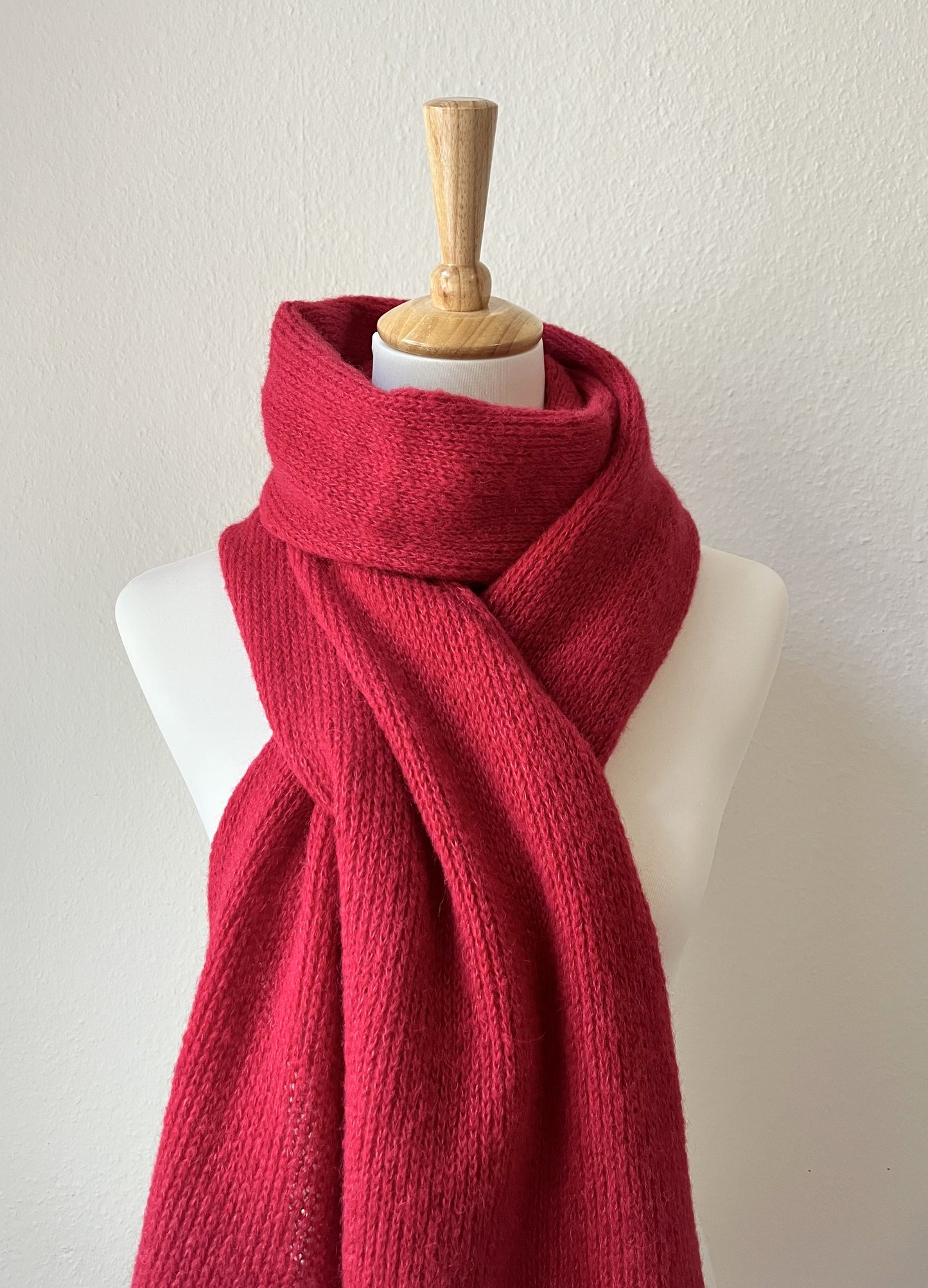 Roter Alpaka Schal Damen – handgefertigt aus Alpaka & Seide, weich & warm