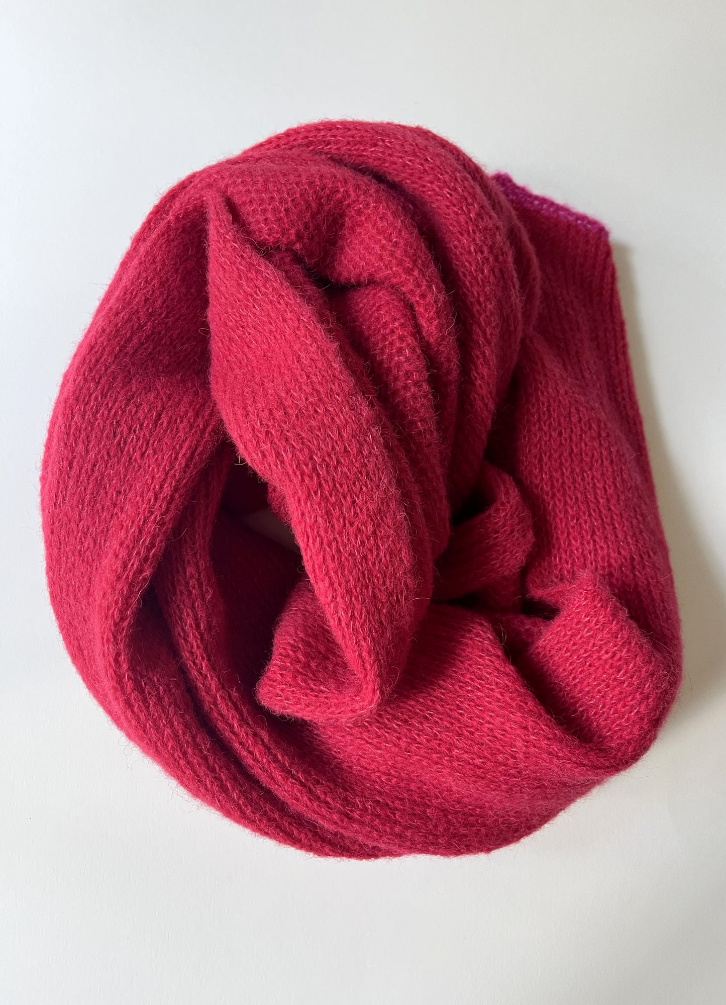 Roter Alpaka Schal Damen – handgefertigt aus Alpaka & Seide, weich & warm