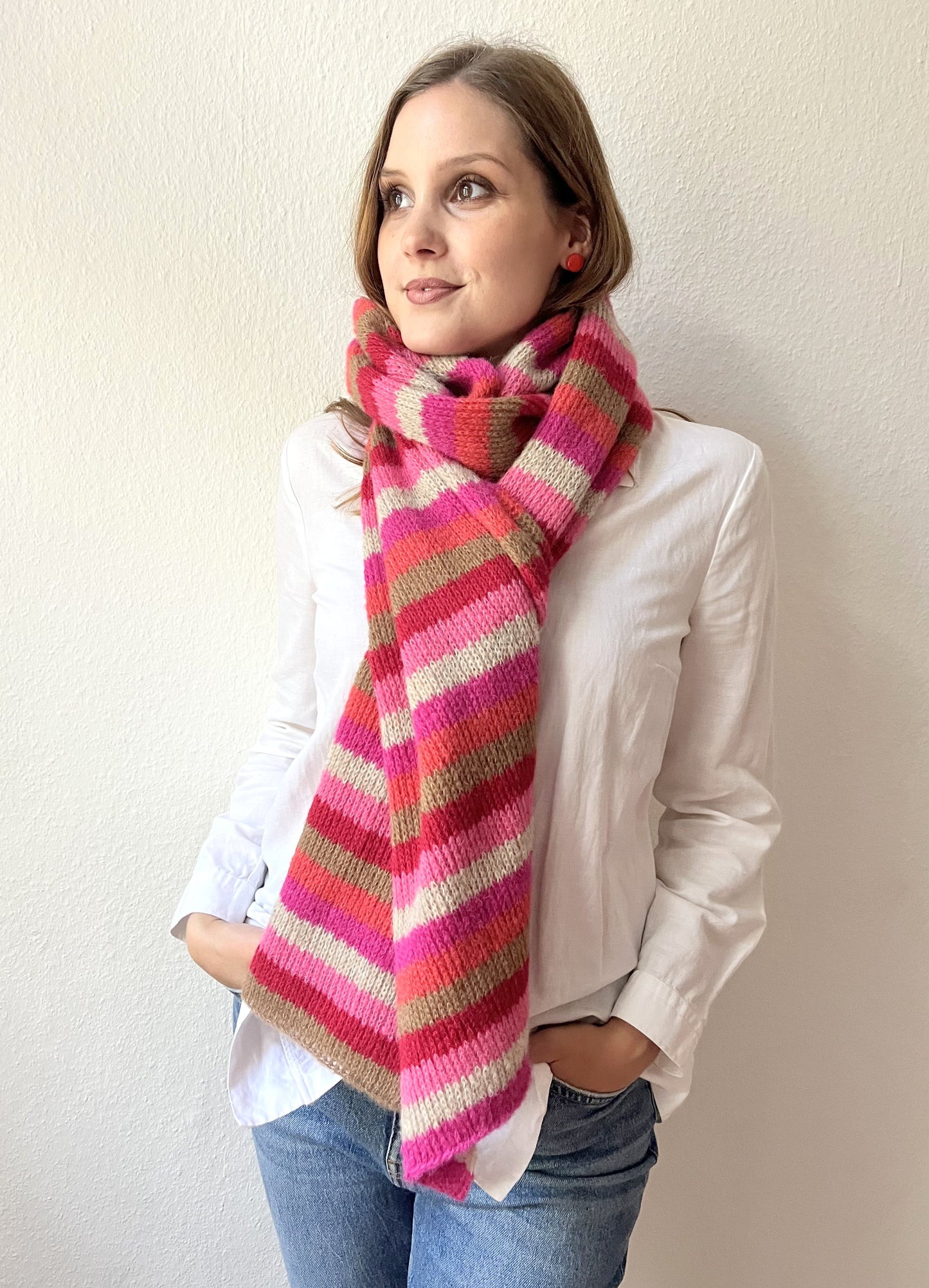 Gestreifter Alpaka Schal Damen in Rot, Pink & Beige – weich & handgefertigt