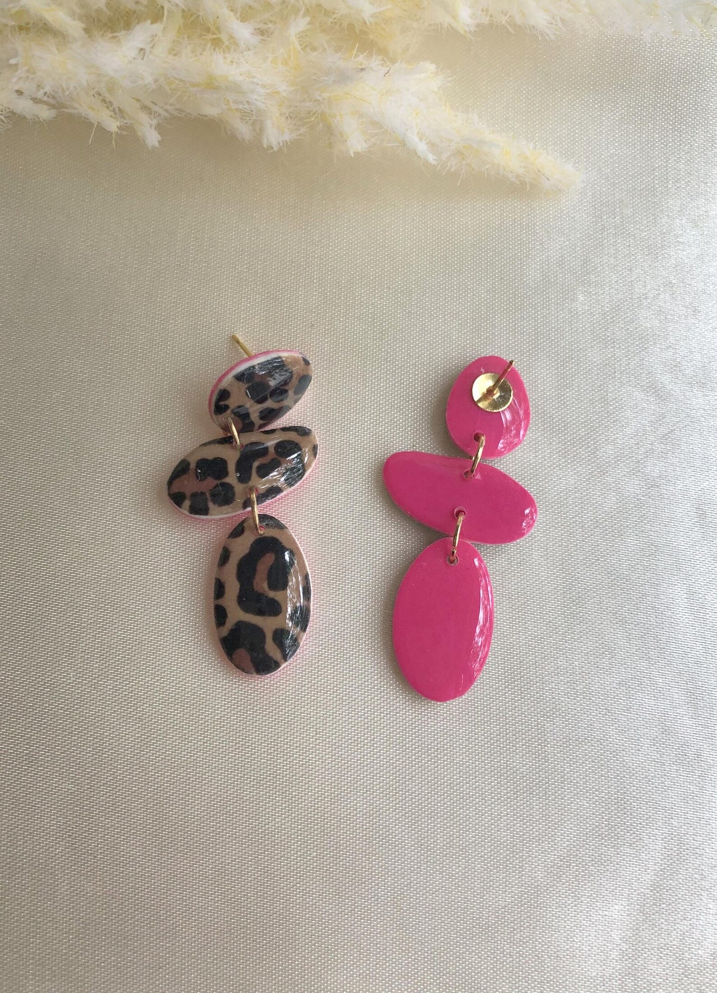 Polymerton Ohrringe LEO Kieseltrio Rückseite pink