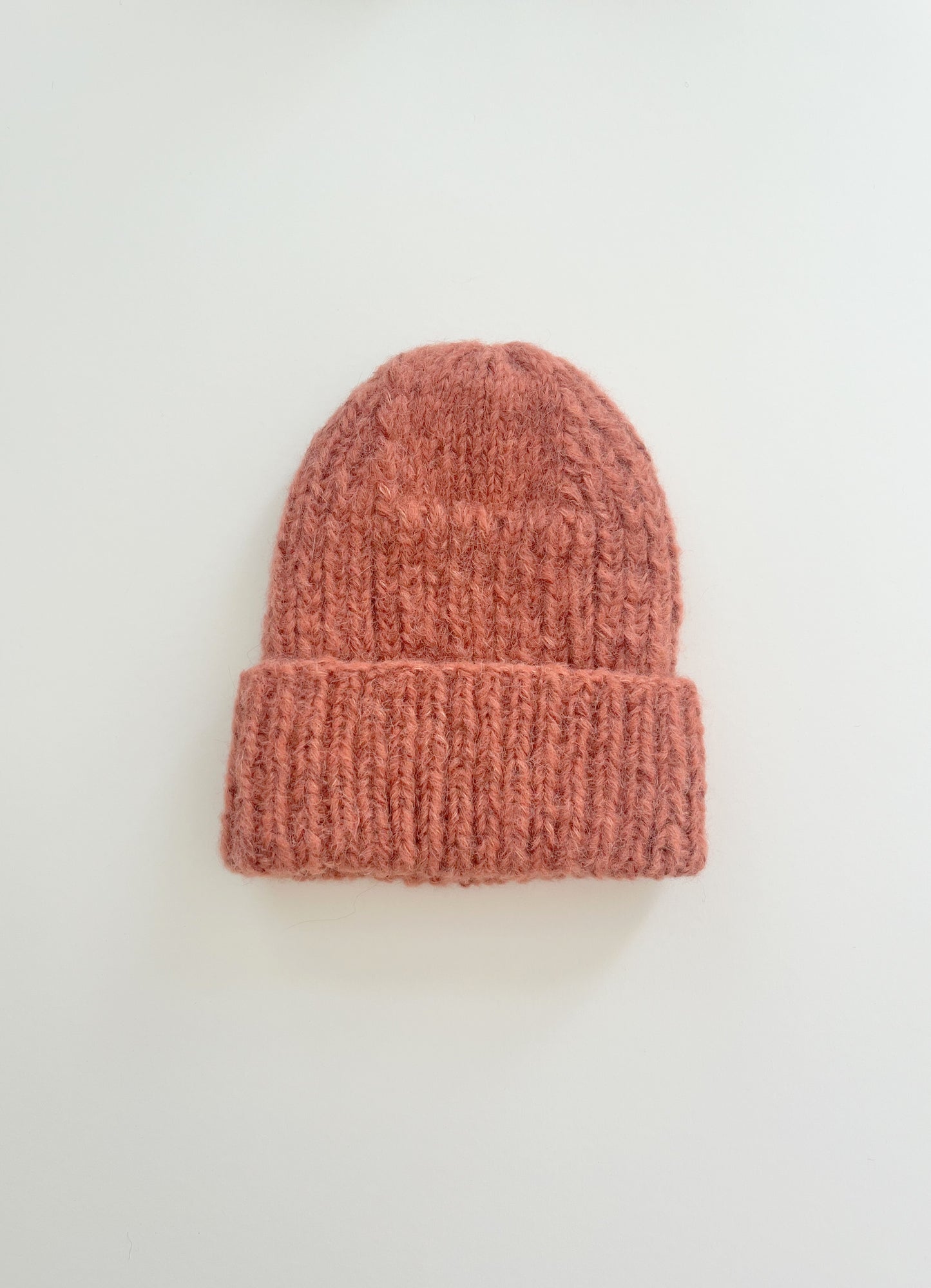Rot orange Alpaka Mütze handgestickt - weich, warm & modern