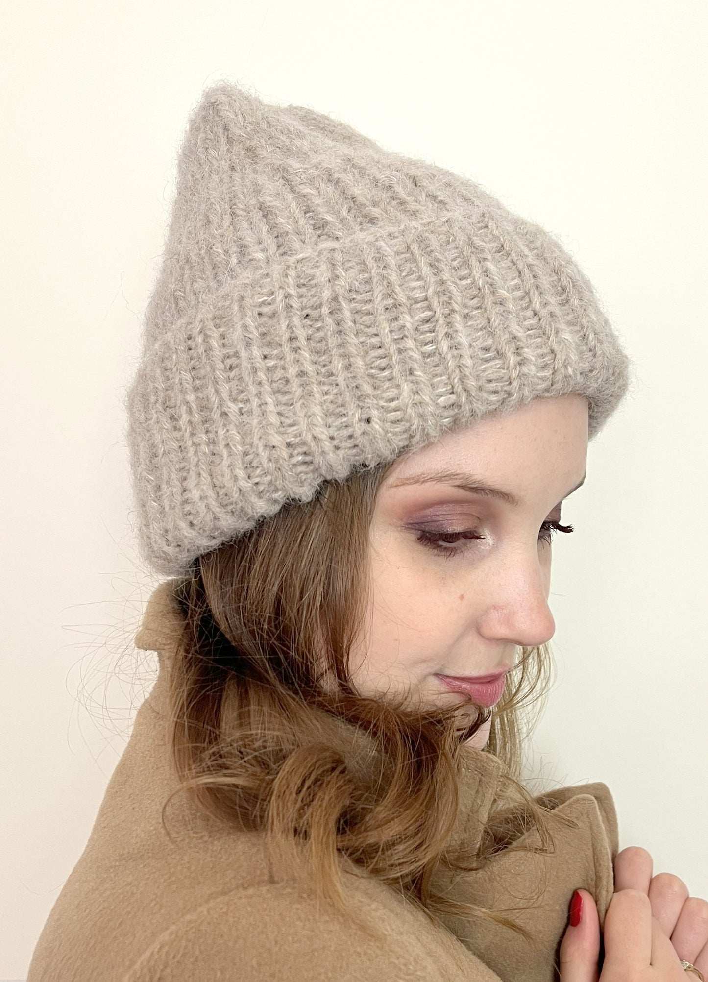 Beige Alpaka Mütze handgestrickt - warm, weich & modern