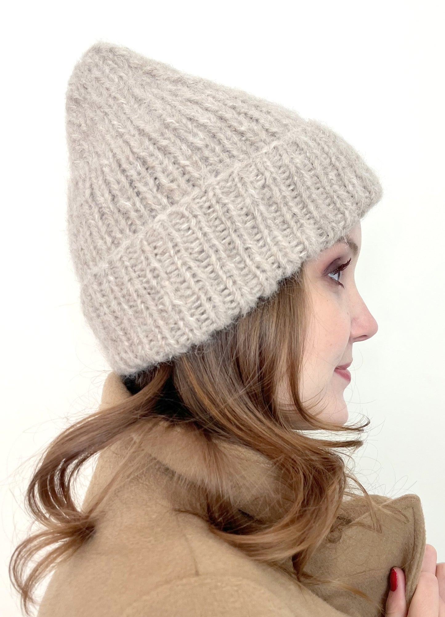 Beige Alpaka Mütze handgestrickt - warm, weich & modern