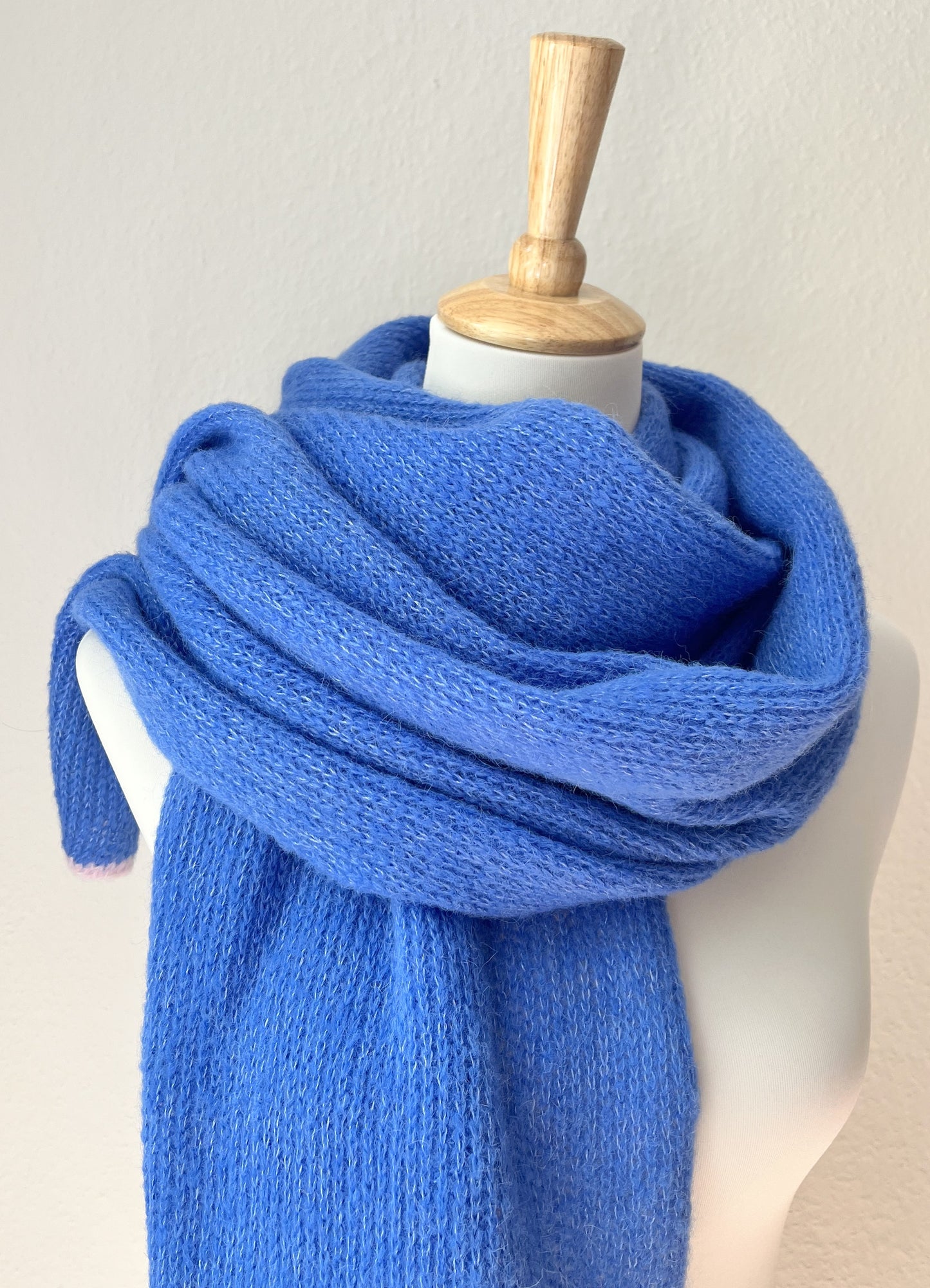 Blauer Alpaka Schal Damen – handgefertigt aus Alpaka & Seide, weich & warm