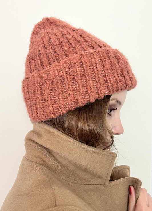 Rot orange Alpaka Mütze handgestickt - weich, warm & modern