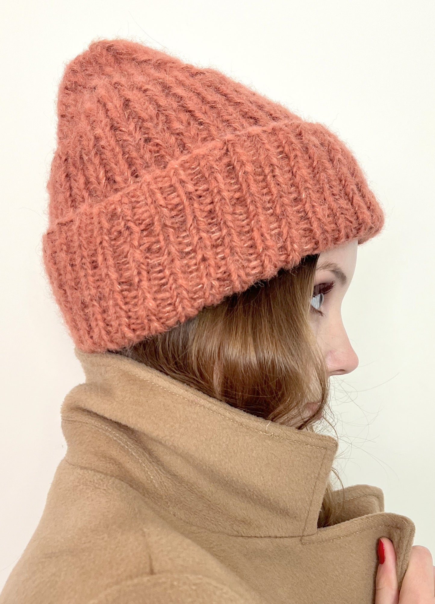 Rot orange Alpaka Mütze handgestickt - weich, warm & modern