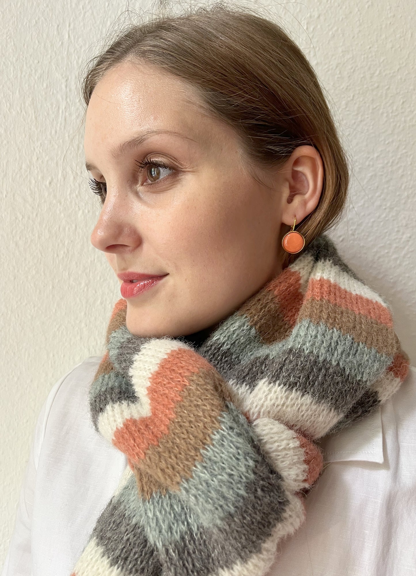 Gestreifter Alpakaschal Damen in braun, salbeigrün und grau - weich und handgefertigt
