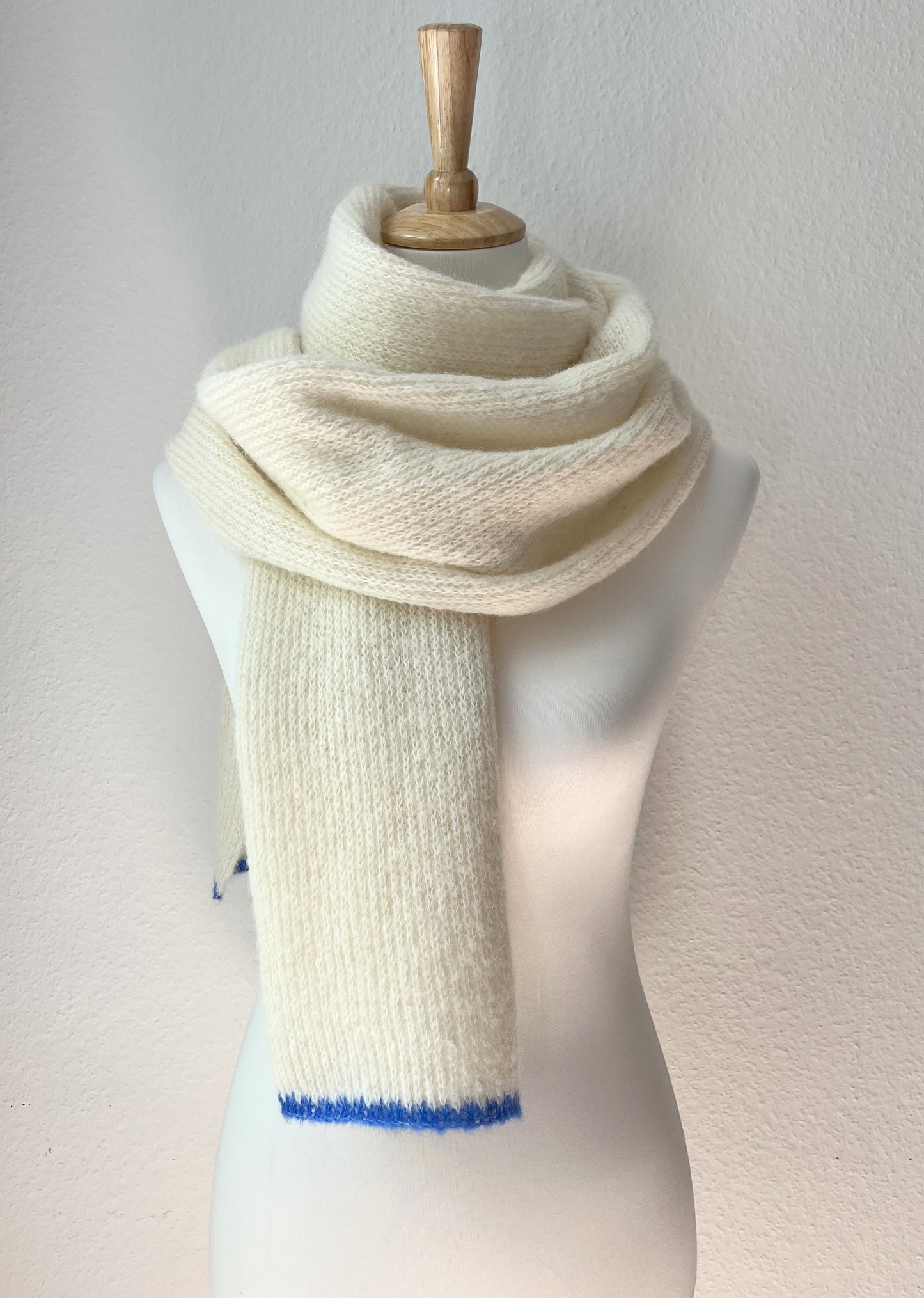 Weißer Alpaka Schal Damen – handgefertigt aus Alpaka & Seide, weich & warm