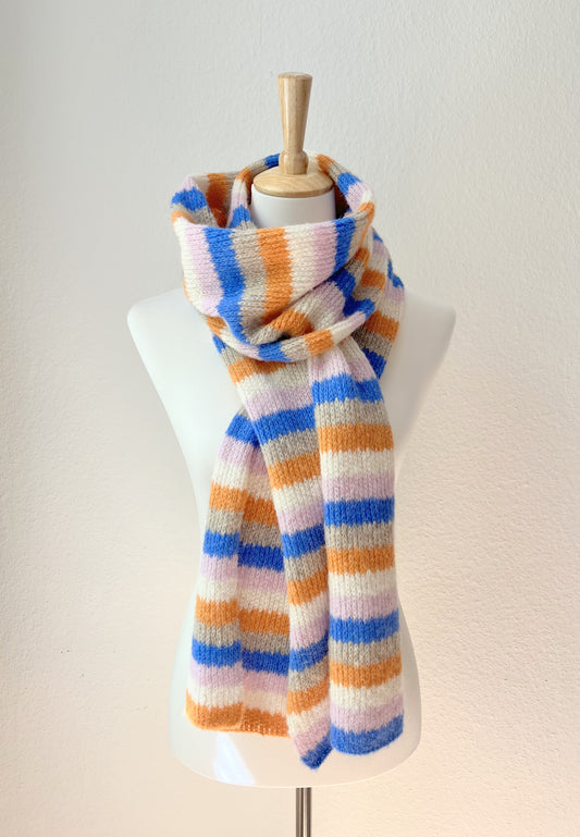 Gestreifter Alpaka Schal Damen in Blau, Orange & Rosa – weich & handgefertigt