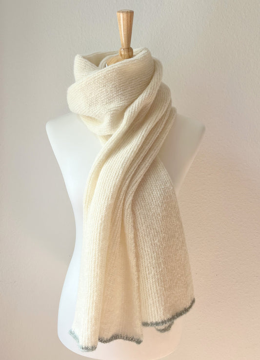 Cremeweißer Alpaka Schal Damen - handgefertigt aus Alpakawolle & Seide - weich & warm