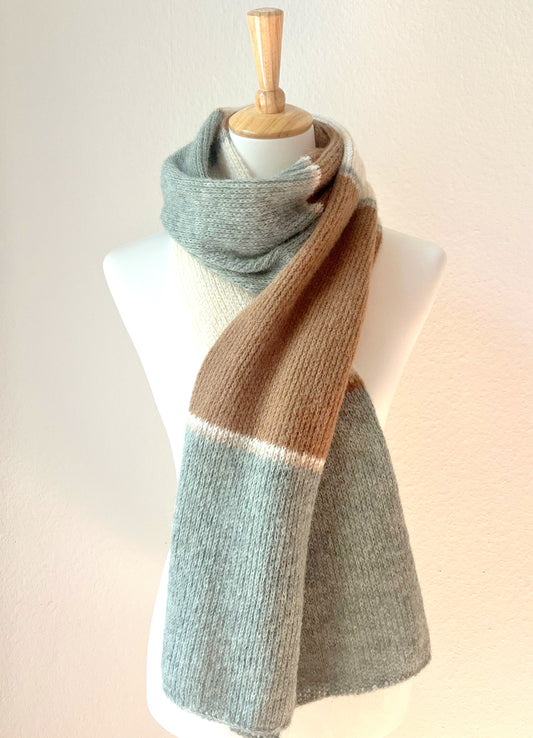Gestreifter Alpaka Schal Damen mit Blockstreifen – weich, warm & handgefertigt aus Alpaka & Seide